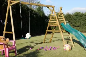 Čo urobiť, aby šmýkačka v záhrade bola klzká?