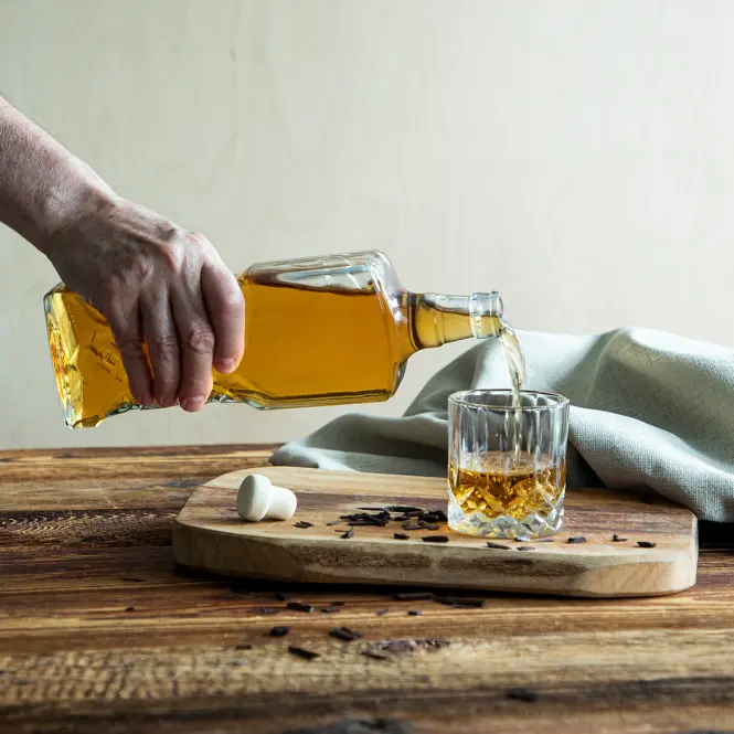 Fľaša ukrajinka 700 ml s korkom,8