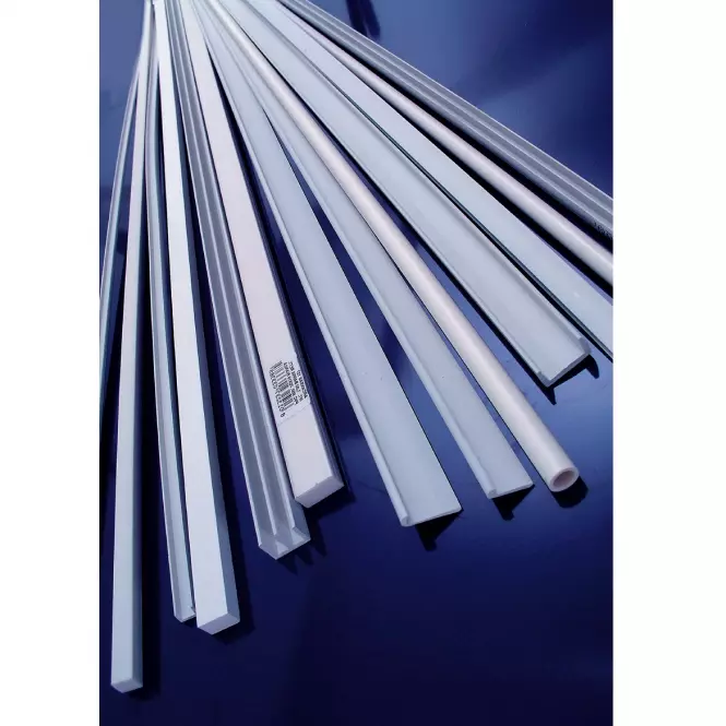 Profil plochý PVC biely 19x1000